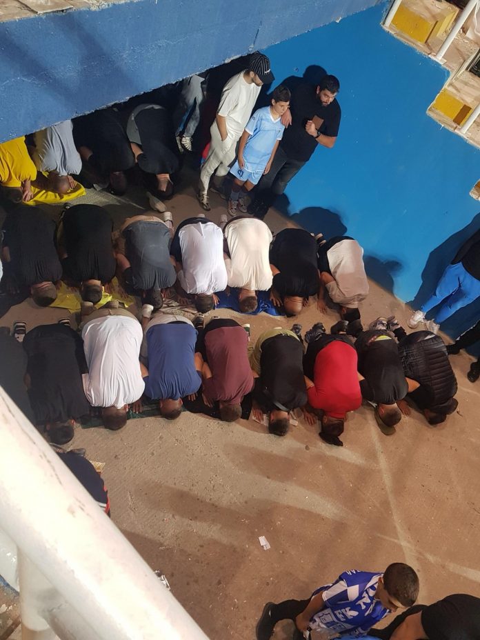 fudbaleri-novog-pazara-slavili-pobedu-nad-radnickim-1923,-molitva-navijaca-obelezila-vece