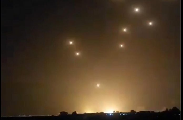 iranska-revolucionarna-garda:-lansirali-smo-desetine-raketa-na-izrael iranska-revolucionarna-garda:-lansirali-smo-desetine-raketa-na-izrael