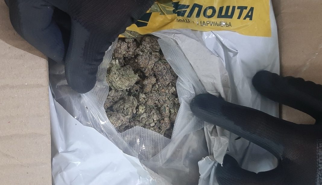 uprava-carina:-kilogram-i-po-droge-u-postanskoj-posiljci