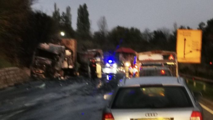 stravicna-nezgoda-kod-gornjeg-milanovca:-sudarila-se-dva-kamiona,-a-potom-se-zapalila-(foto)