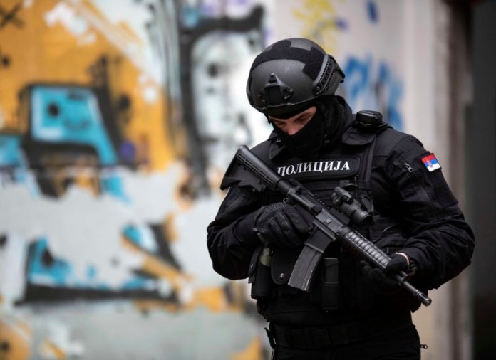 u-toku-akcija-”prljava-znacka”,-uhapsena-cetvorica-policijaca u-toku-akcija-”prljava-znacka”,-uhapsena-cetvorica-policijaca