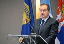 Dačić: Uhapšen švajcarski državljanin, pokazivao simbol “velike Albanije” u Beogradu dacic:-uhapsen-svajcarski-drzavljanin,-pokazivao-simbol-“velike-albanije”-u-beogradu
