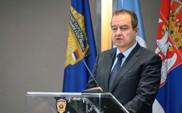 Dačić: Uhapšen švajcarski državljanin, pokazivao simbol “velike Albanije” u Beogradu dacic:-uhapsen-svajcarski-drzavljanin,-pokazivao-simbol-“velike-albanije”-u-beogradu