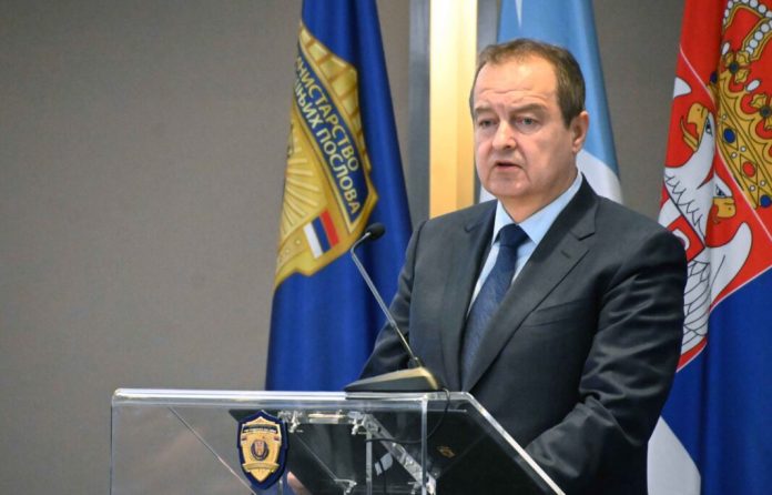 dacic:-uhapsen-svajcarski-drzavljanin,-pokazivao-simbol-“velike-albanije”-u-beogradu