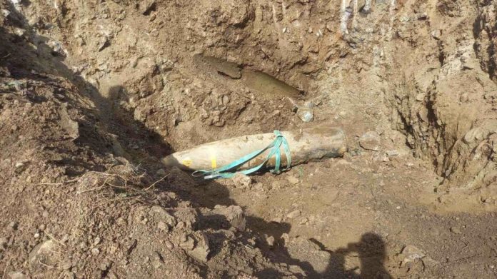 decaci-se-igrali,-pa-ugledali-bombu:-zaostala-eksplozivna-naprava-pronadjena-u-ulcinju decaci-se-igrali,-pa-ugledali-bombu:-zaostala-eksplozivna-naprava-pronadjena-u-ulcinju