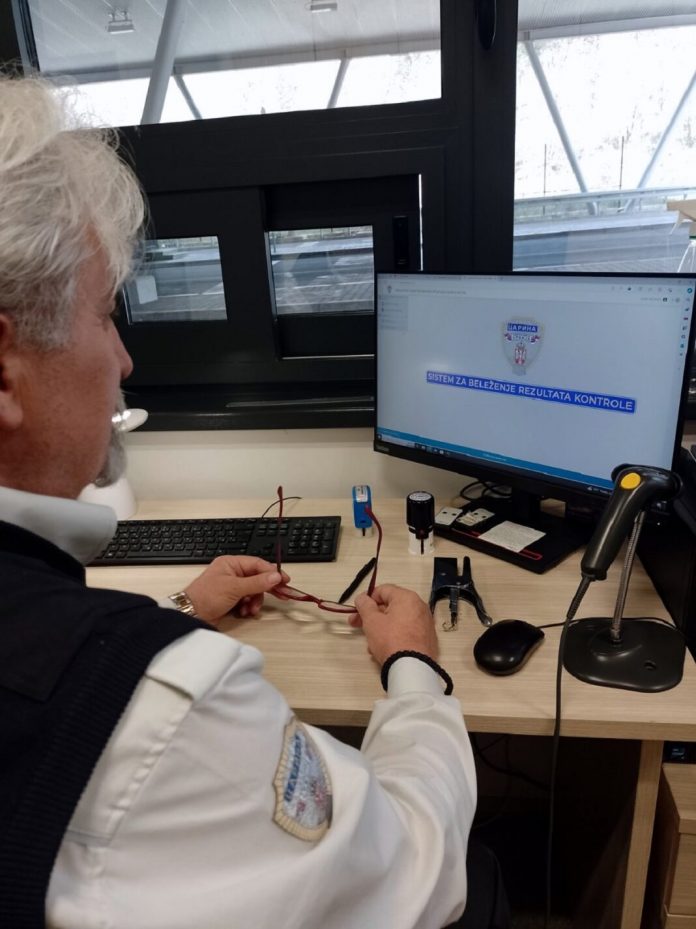 na-kelebiji-otkriveni-autodelovi-vredni-43.000-evra-skriveni-u-kamionu