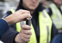 Armin D. kažnjen sa 2.000 eura: Vozio bez dozvole, pod dejstvom droga i neregistrovanim vozilom armin-d-kaznjen-sa-2.000-eura:-vozio-bez-dozvole,-pod-dejstvom-droga-i-neregistrovanim-vozilom