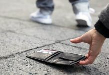 Sead i Kemal pronašli novčanik sa VEĆOM SUMOM NOVCA i vratili VLASNIKU – Naš lijepi Sandžak! sead-i-kemal-pronasli-novcanik-sa-vecom-sumom-novca-i-vratili-vlasniku-–-nas-lijepi-sandzak!