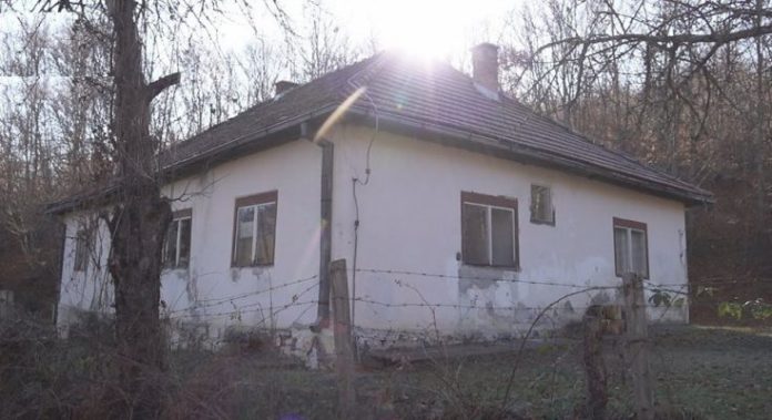 tri-djaka-i-uciteljica-ostaju-bez-skole-u-sandzaku:-objekat-star-skoro-osam-decenija tri-djaka-i-uciteljica-ostaju-bez-skole-u-sandzaku:-objekat-star-skoro-osam-decenija