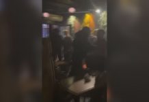 Haos u centru Novog Pazara: Policajci upali u kafić, pa nastao haos (VIDEO) haos-u-centru-novog-pazara:-policajci-upali-u-kafic,-pa-nastao-haos-(video)