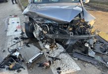 (FOTO) Vozač teško povređen u sudaru autobusa i kamiona (foto)-vozac-tesko-povredjen-u-sudaru-autobusa-i-kamiona