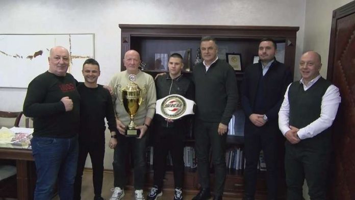 bisevac-organizovao-prijem-za-svetskog-prvaka bisevac-organizovao-prijem-za-svetskog-prvaka