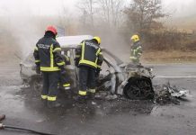 ZAPALILO SE PUTNIČKO VOZILO! Među putnicima bilo i dece, svi su izašli na vreme zapalilo-se-putnicko-vozilo!-medju-putnicima-bilo-i-dece,-svi-su-izasli-na-vreme