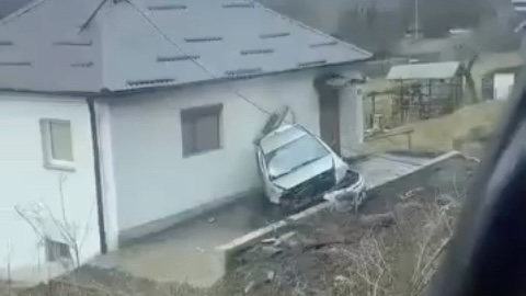 tragedija-kod-priboja,-poginuo-mladic:-sleteo-sa-puta-i-udario-u-kucu tragedija-kod-priboja,-poginuo-mladic:-sleteo-sa-puta-i-udario-u-kucu