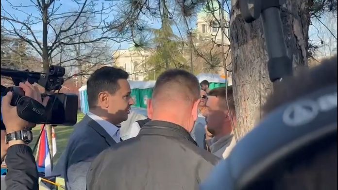 nemanja-sarovic-priveden-u-pionirskom-parku