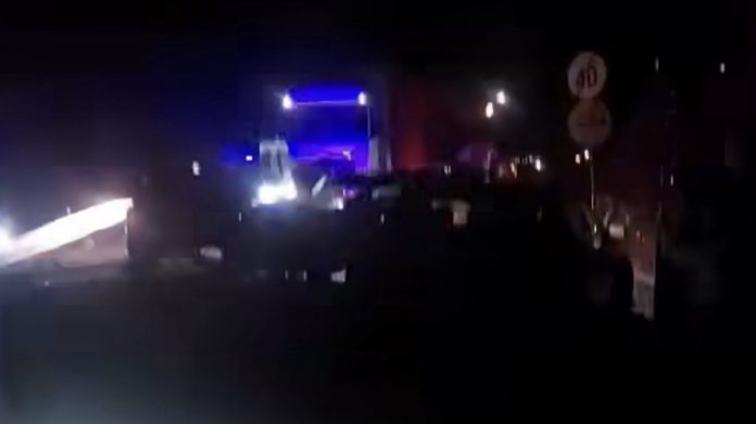 (video)-teska-saobracajna-nezgoda-kod-nove-varosi:-tri-automobila-ucestvovala-u-sudaru (video)-teska-saobracajna-nezgoda-kod-nove-varosi:-tri-automobila-ucestvovala-u-sudaru