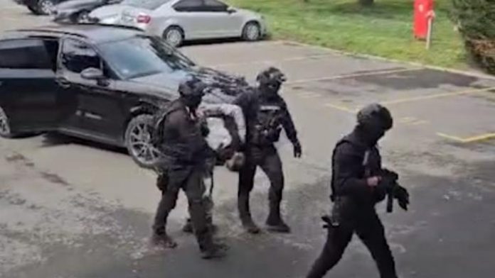 (video)-uhapsen-jovan-delic:-preko-drustvenih-mreza-pretio-smrcu-pred-protest-u-beogradu