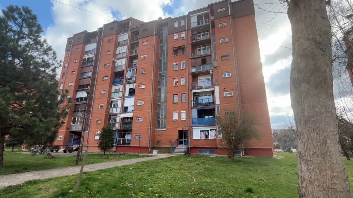 (foto)-dvostruko-ubistvo-u-cacku:-muskarac-ubio-roditelje,-uhapsen-u-svrackovcima