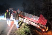 (FOTO) Vozač iz Novog Pazara sleteo sa puta na Ibarskoj magistrali (foto)-vozac-iz-novog-pazara-sleteo-sa-puta-na-ibarskoj-magistrali