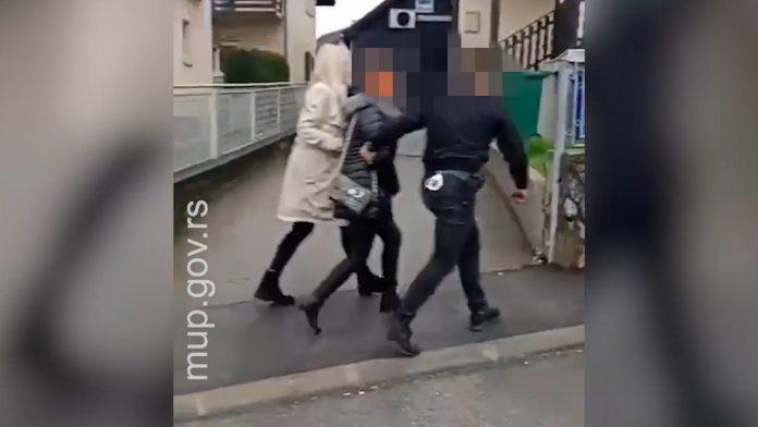 akcija-hapsenja-zbog-korupcije-u-kraljevu:-ostetila-kupce-i-banke-za-skoro-400-miliona