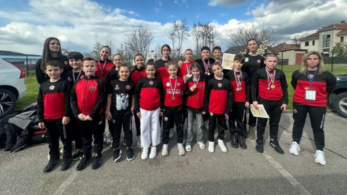 feniksu-po-pet-zlata-i-bronzi-u-cacku