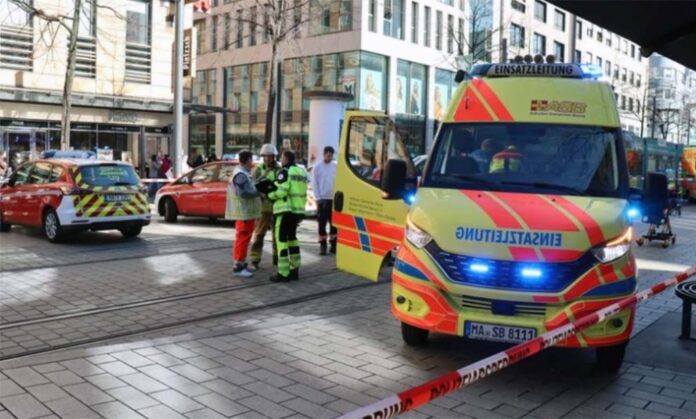 njemacka:-muskarac-(38)-s-macetom-u-ruci-usao-u-pekaru,-pa-ga-na-smrt-pretukla-petorica-muskaraca njemacka:-muskarac-(38)-s-macetom-u-ruci-usao-u-pekaru,-pa-ga-na-smrt-pretukla-petorica-muskaraca