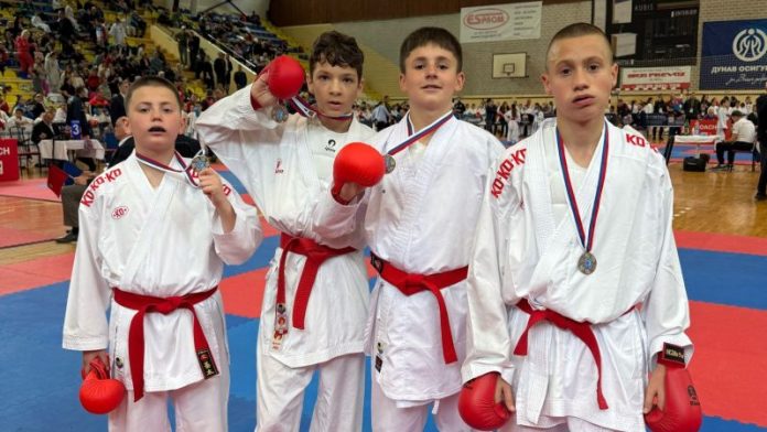 cetiri-medalje-za-karatiste-feniksa:-ajna-dustinac-prvakinja-srbije