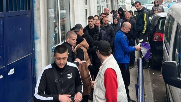 euforija-u-pazaru-pred-zvezdu:-krenula-prodaja-ulaznica euforija-u-pazaru-pred-zvezdu:-krenula-prodaja-ulaznica