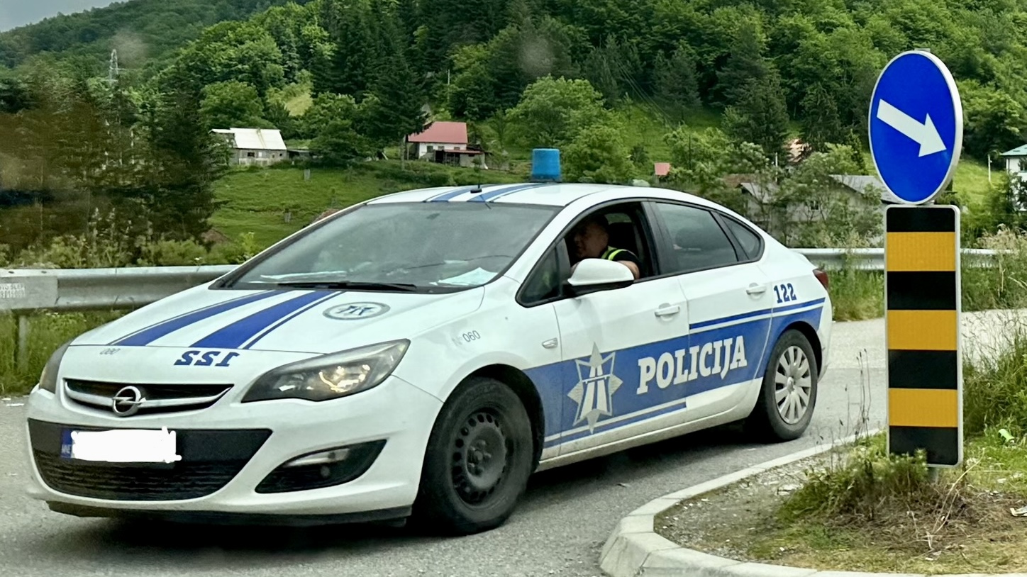 jezivo-ubistvo-u-niksicu!-sin-tukao-majku-do-smrti,-ona-podlegla-povredama-u-klinickom-centru