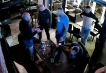 Maltretirali konobaricu pa dobili brutalne batine /VIDEO/ maltretirali-konobaricu-pa-dobili-brutalne-batine-/video/