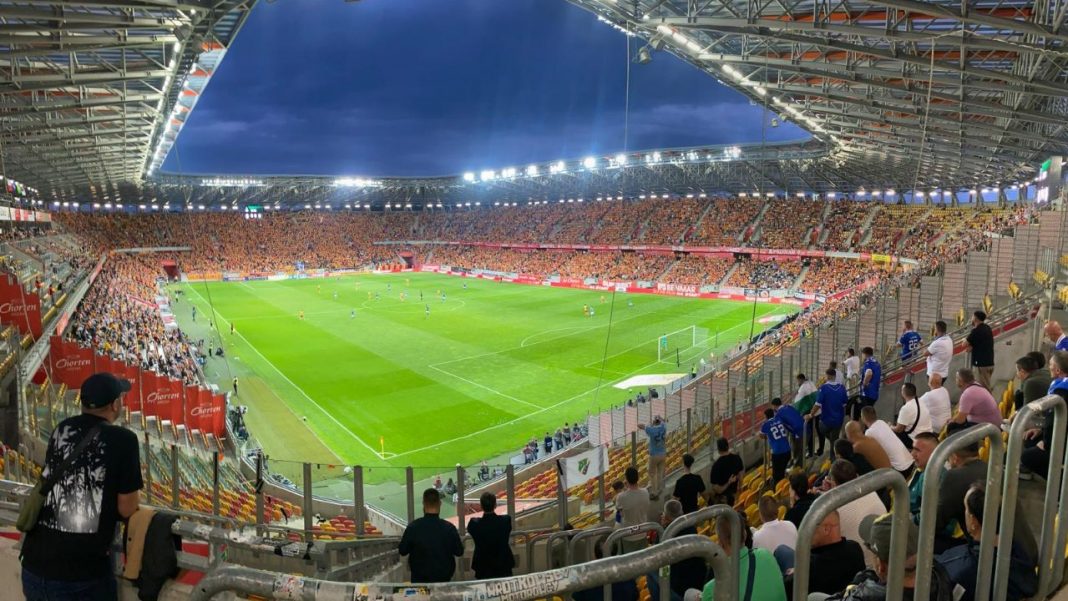 (foto)-poljaci-na-utakmici-protiv-novog-pazara-ismejavali-poslanika-muhammeda-as.