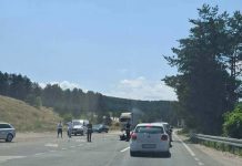 (FOTO) Motor pao na zemlju, delovi rasuti: Sudar dvotočkaša i automobila na putu kod Zlatibora (foto)-motor-pao-na-zemlju,-delovi-rasuti:-sudar-dvotockasa-i-automobila-na-putu-kod-zlatibora