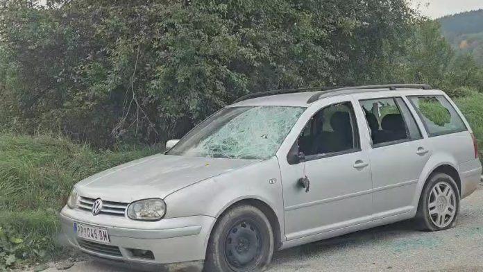 incident-u-prijepolju:-tokom-noci-demoliran-parkirani-automobil,-za-pociniocima-se-traga