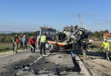 (FOTO) KRVAVO JUTRO KOD ČAČKA: Sudar auta i autobusa, poginuo vozač putničkog vozila (foto)-krvavo-jutro-kod-cacka:-sudar-auta-i-autobusa,-poginuo-vozac-putnickog-vozila