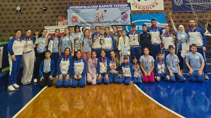 dva-pehara-i-19-medalja-za-karatiste-iz-sjenice