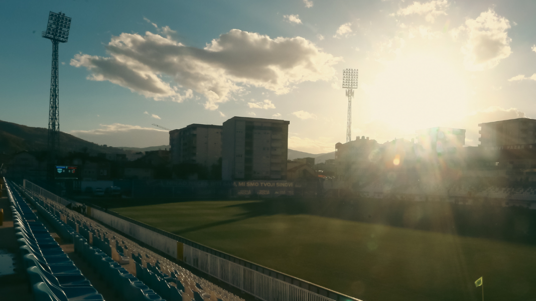 fk-novi-pazar-juri-vrh-tabele:-zeleznicar-stize-na-vruc-teren-gradskog-stadiona