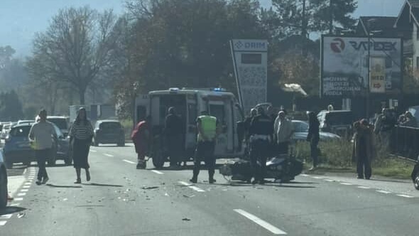 motorciklista-podleteo-pod-automobil-kod-pozege