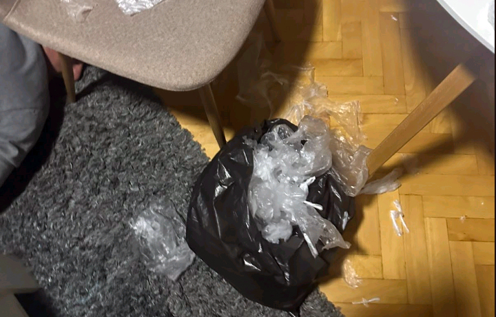 velika-zaplena-droge-u-kragujevcu-i-nisu:-uhapsene-tri-osobe