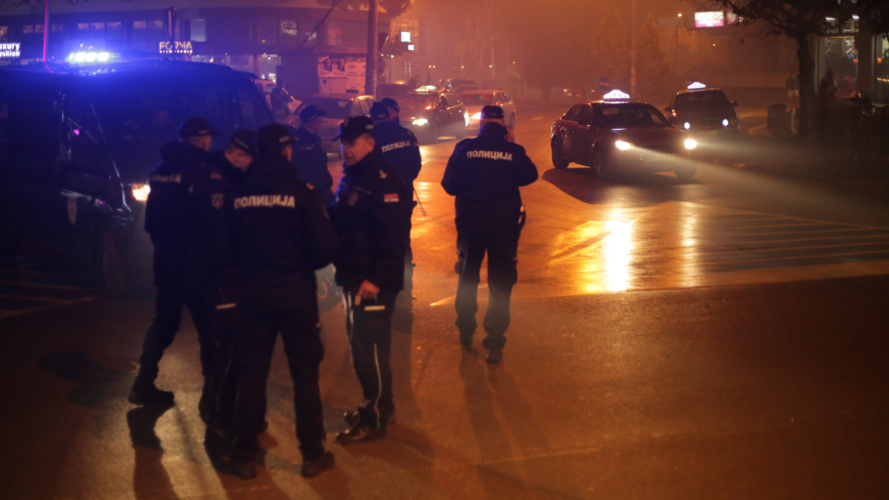 oruzana-pljacka-u-novom-pazaru:-maskirani-napadaci-ukrali-novac-i-mobilni-telefon