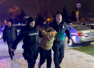 (FOTO) UHAPŠEN RAZBOJNIK U NOVOM PAZARU: Uz pretnju oružjem odneo tri kilograma zlata (foto)-uhapsen-razbojnik-u-novom-pazaru:-uz-pretnju-oruzjem-odneo-tri-kilograma-zlata