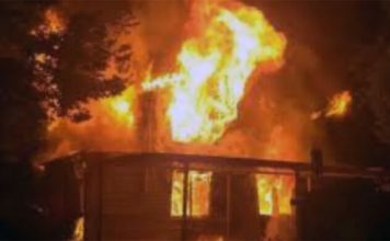 Marija na terasi palila otpad, pa u vatru bacila i bočicu dezodoransa marija-na-terasi-palila-otpad,-pa-u-vatru-bacila-i-bocicu-dezodoransa