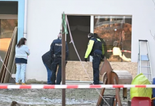 Tragedija u Berlinu: Petogodišnji dječak smrtno stradao u vrtiću nakon pada teških staklenih vrata tragedija-u-berlinu:-petogodisnji-djecak-smrtno-stradao-u-vrticu-nakon-pada-teskih-staklenih-vrata