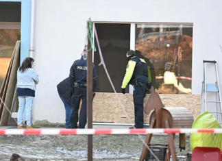 Tragedija u Berlinu: Petogodišnji dječak smrtno stradao u vrtiću nakon pada teških staklenih vrata tragedija-u-berlinu:-petogodisnji-djecak-smrtno-stradao-u-vrticu-nakon-pada-teskih-staklenih-vrata