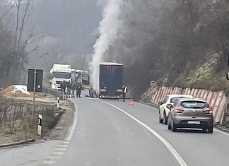 Kamion se zapalio u Ovčarsko-kablarskoj klisuri, saobraćaj bio u prekidu kamion-se-zapalio-u-ovcarsko-kablarskoj-klisuri,-saobracaj-bio-u-prekidu