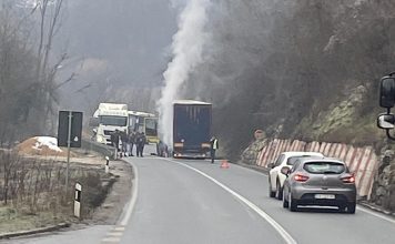 Kamion se zapalio u Ovčarsko-kablarskoj klisuri, saobraćaj bio u prekidu kamion-se-zapalio-u-ovcarsko-kablarskoj-klisuri,-saobracaj-bio-u-prekidu