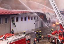 Veliki požar u industrijskoj zoni Novog Pazara i dalje aktivan, bez ljudskih žrtava veliki-pozar-u-industrijskoj-zoni-novog-pazara-i-dalje-aktivan,-bez-ljudskih-zrtava