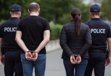 HOROR! Otac uhapšen zbog obljube kćerki (6 i 8), pritvorena i majka horor!-otac-uhapsen-zbog-obljube-kcerki-(6-i-8),-pritvorena-i-majka