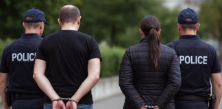 HOROR! Otac uhapšen zbog obljube kćerki (6 i 8), pritvorena i majka horor!-otac-uhapsen-zbog-obljube-kcerki-(6-i-8),-pritvorena-i-majka