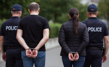 HOROR! Otac uhapšen zbog obljube kćerki (6 i 8), pritvorena i majka horor!-otac-uhapsen-zbog-obljube-kcerki-(6-i-8),-pritvorena-i-majka