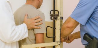 Srbija: Osamnaestogodišnjak brutalno PRETUKAO OCA, pa mu prijetio nožem srbija:-osamnaestogodisnjak-brutalno-pretukao-oca,-pa-mu-prijetio-nozem